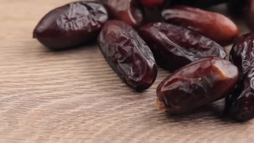 خرما مضافتی حجازی برداشت خاص با ضمانت نامه سلامت محصول